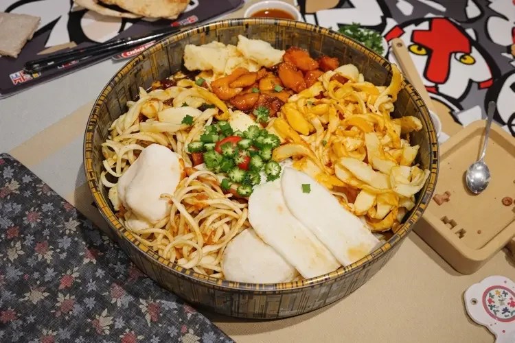 五一黑料 - 某顶流恋情传闻持续发酵，双方工作室保持沉默